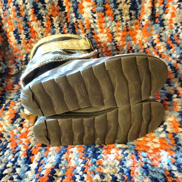 Mukluks boots - Picture 2 of 4